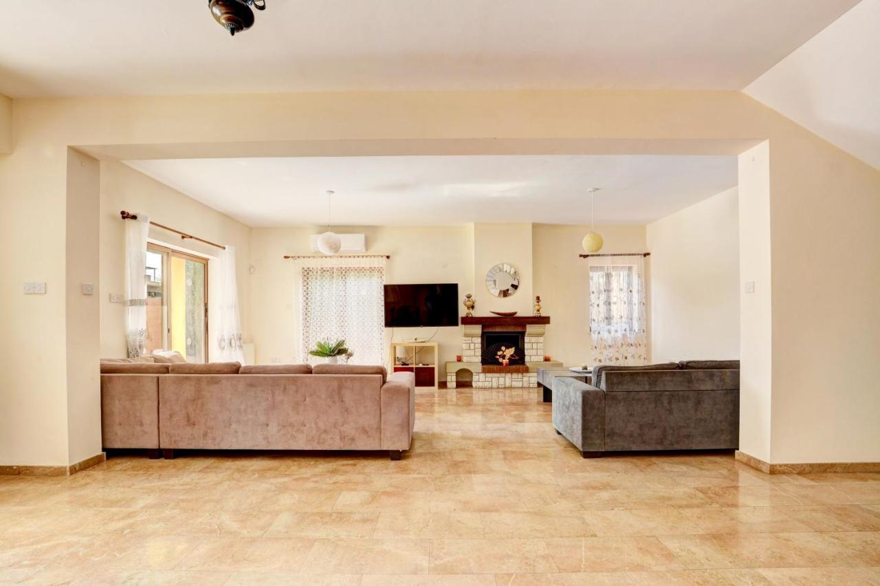 Villa Eva Ayía Nápa Extérieur photo