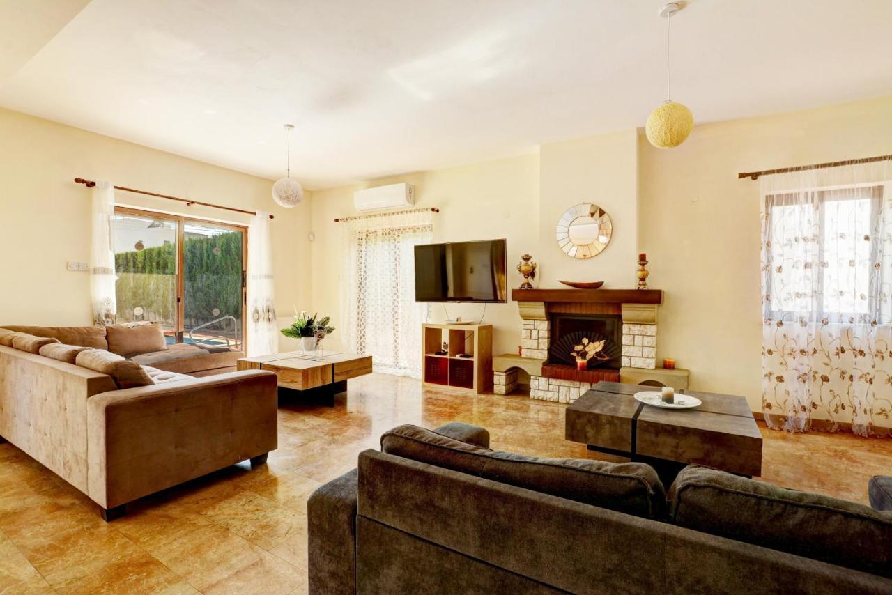 Villa Eva Ayía Nápa Extérieur photo