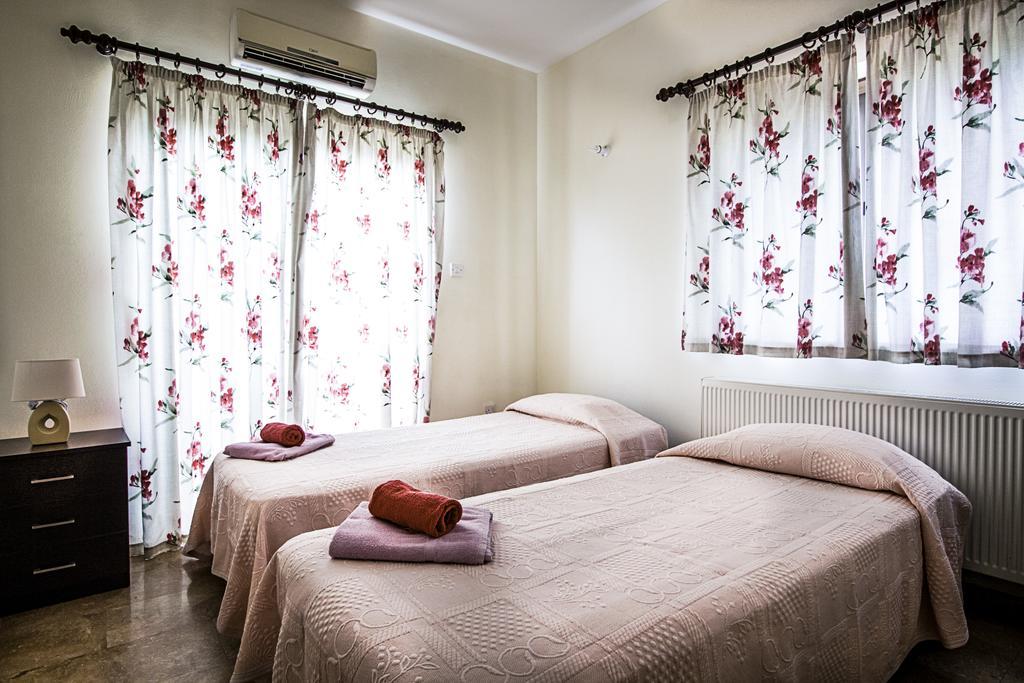 Villa Eva Ayía Nápa Extérieur photo